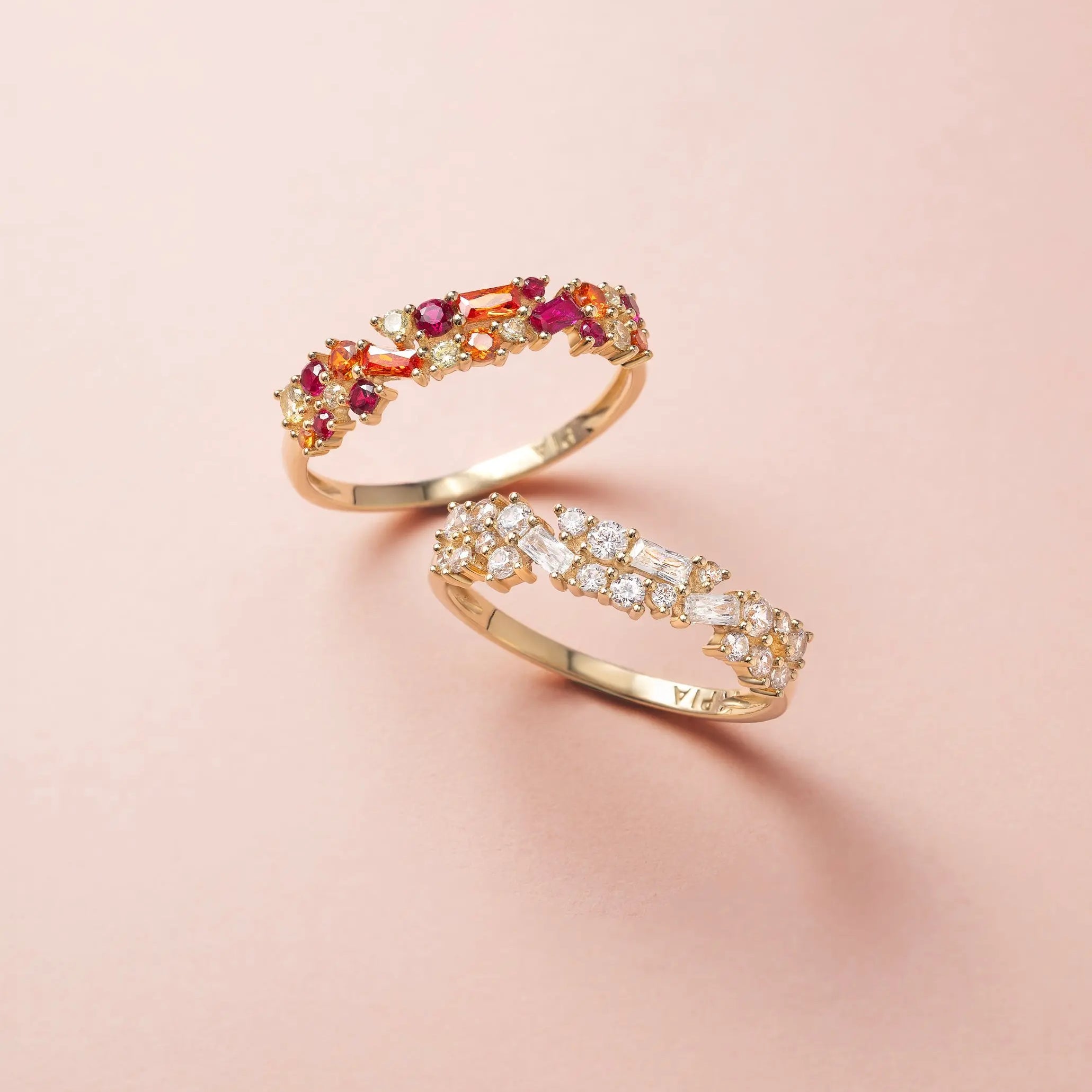 Comment porter la bague au petit doigt avec style : le guide PIAPARIS de la pinky ring