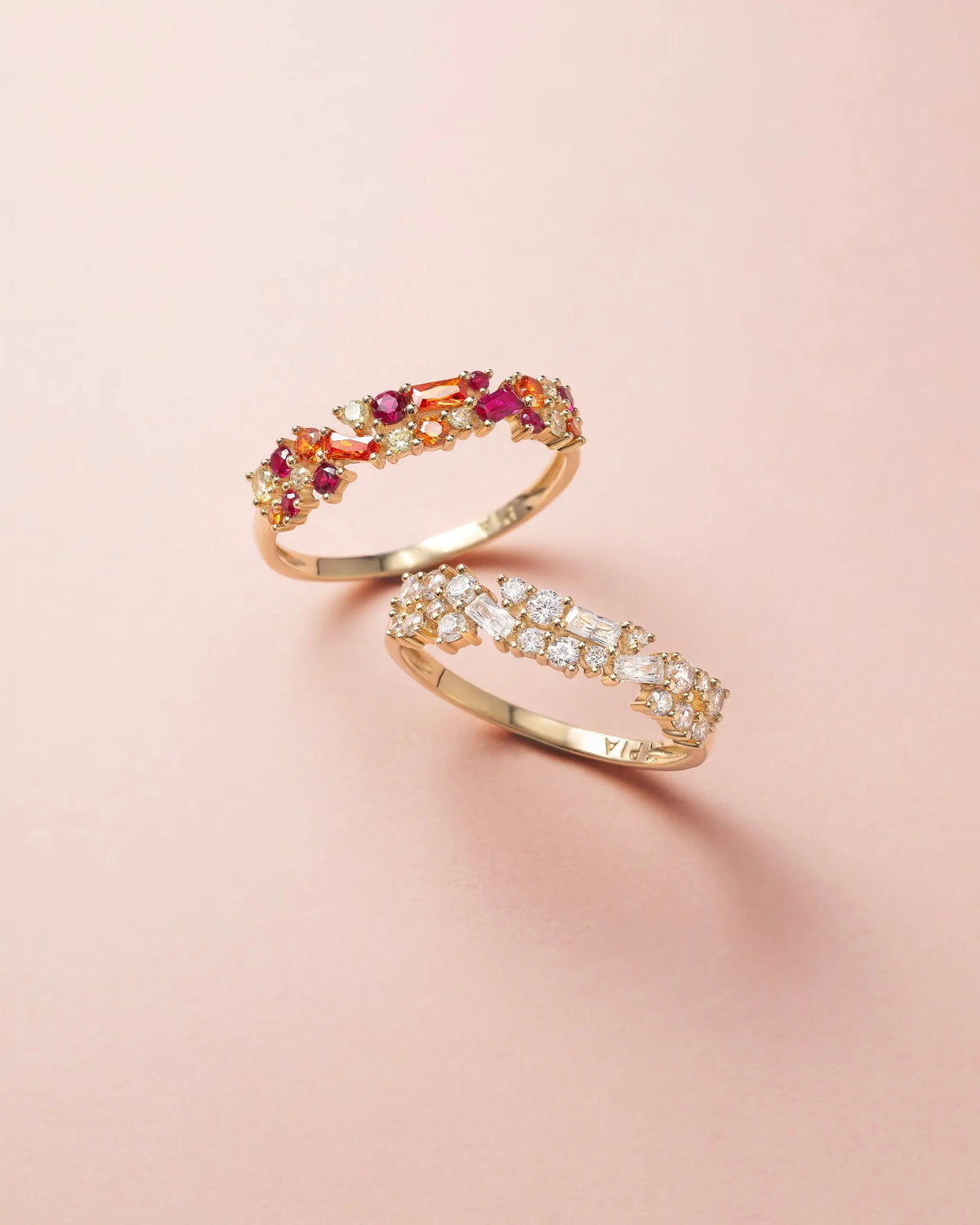 Comment porter la bague au petit doigt avec style : le guide PIAPARIS de la pinky ring