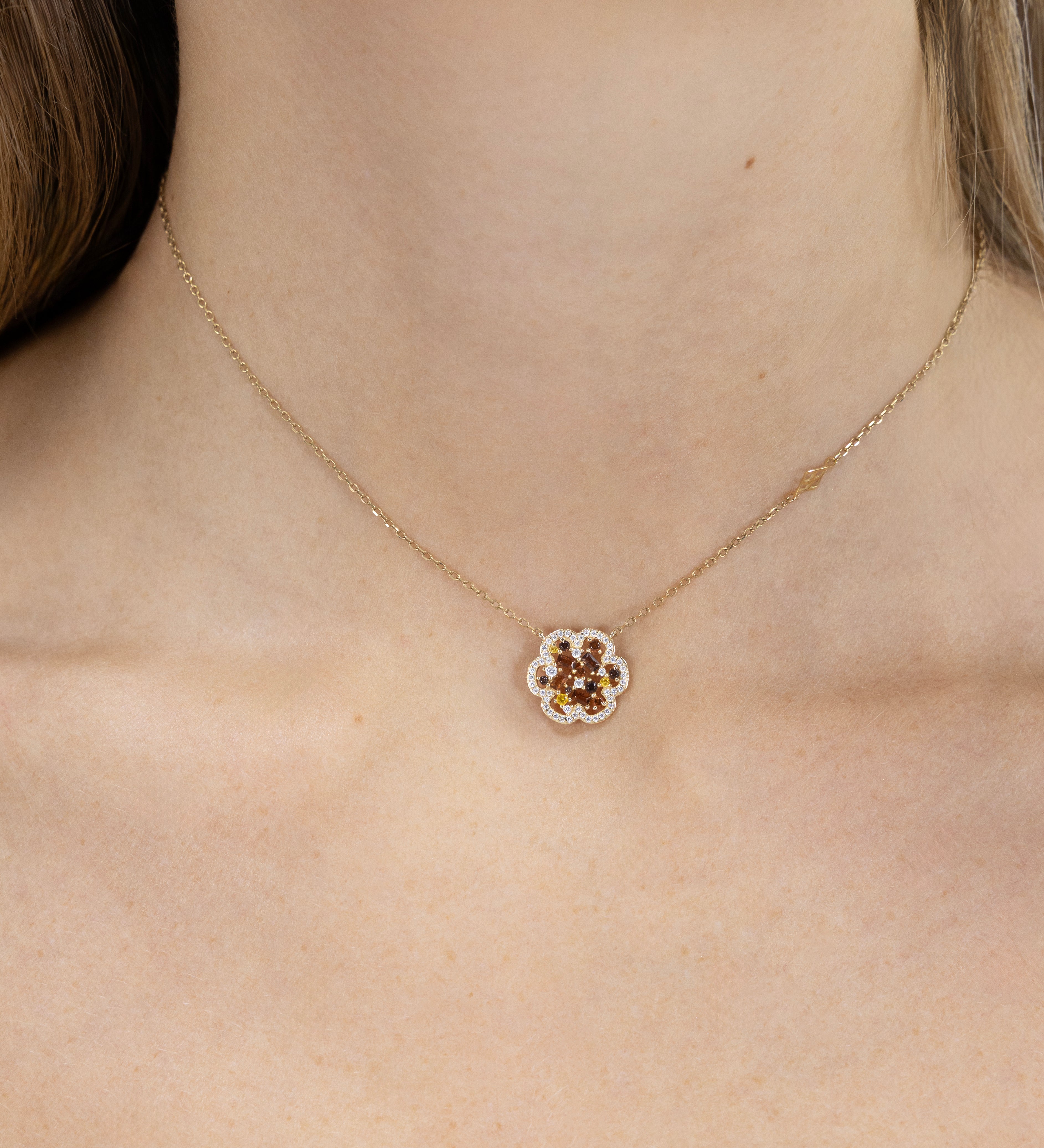 Collier Flora Brune en or jaune 