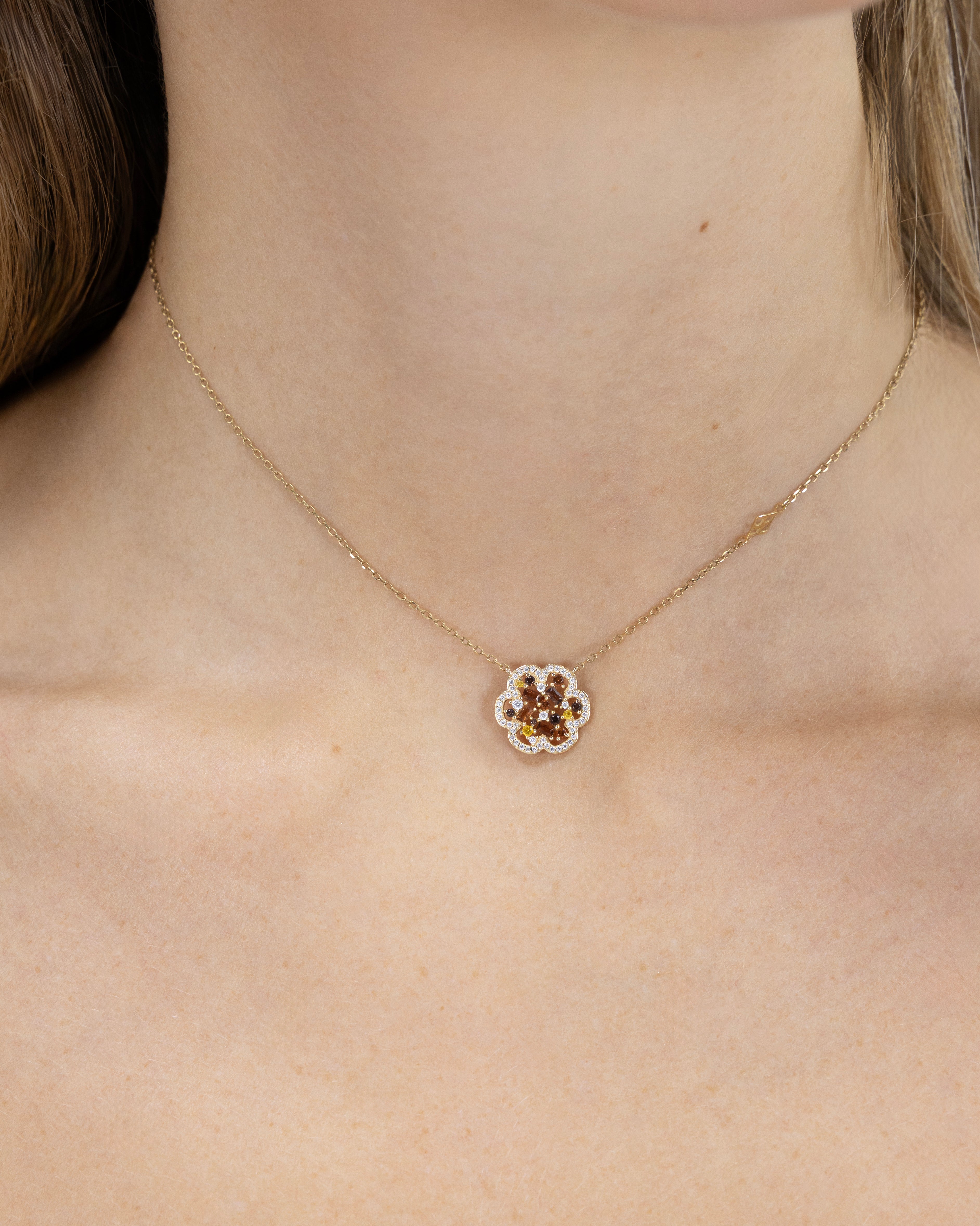 Collier Flora Brune en or jaune 