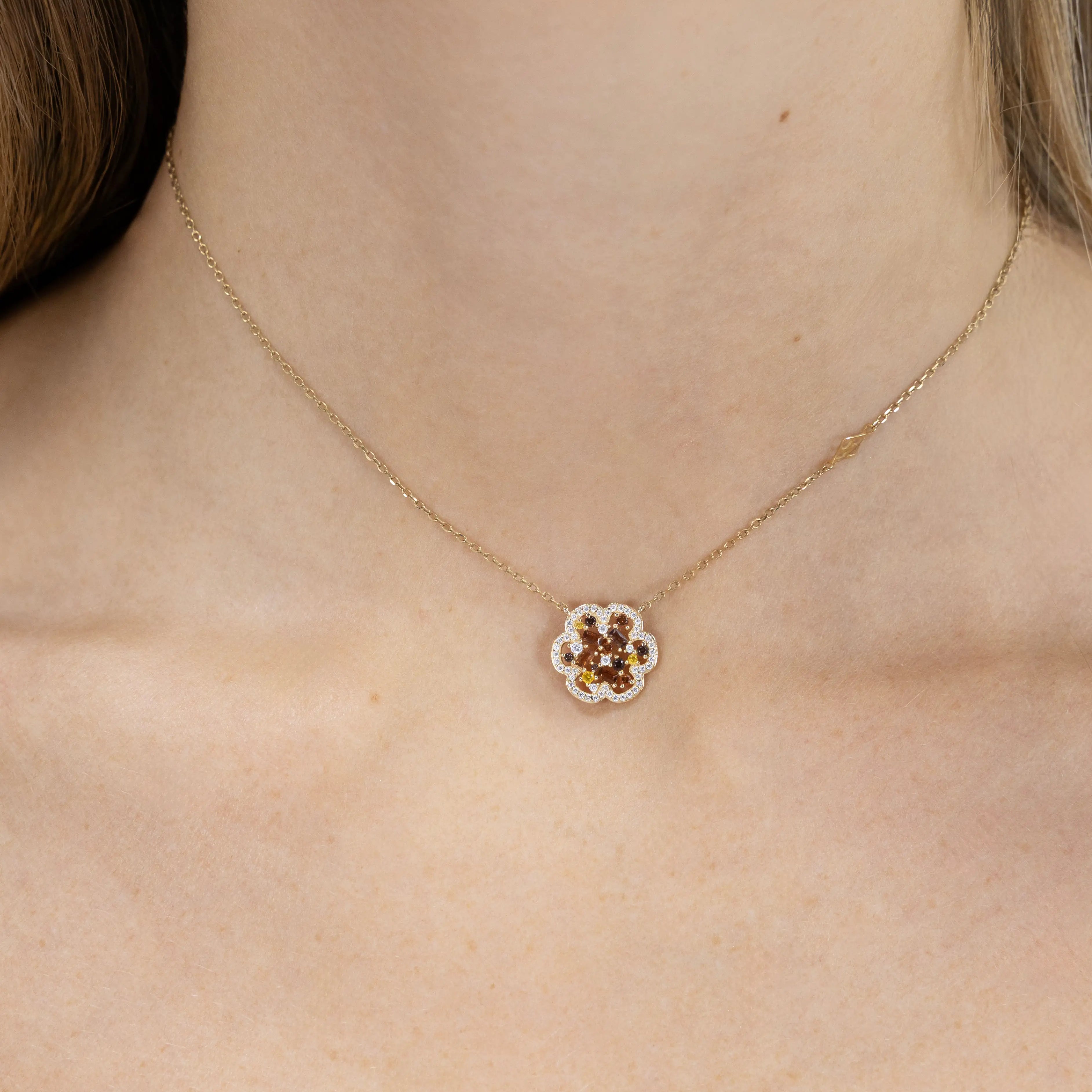 Collier Flora Brune en or jaune 