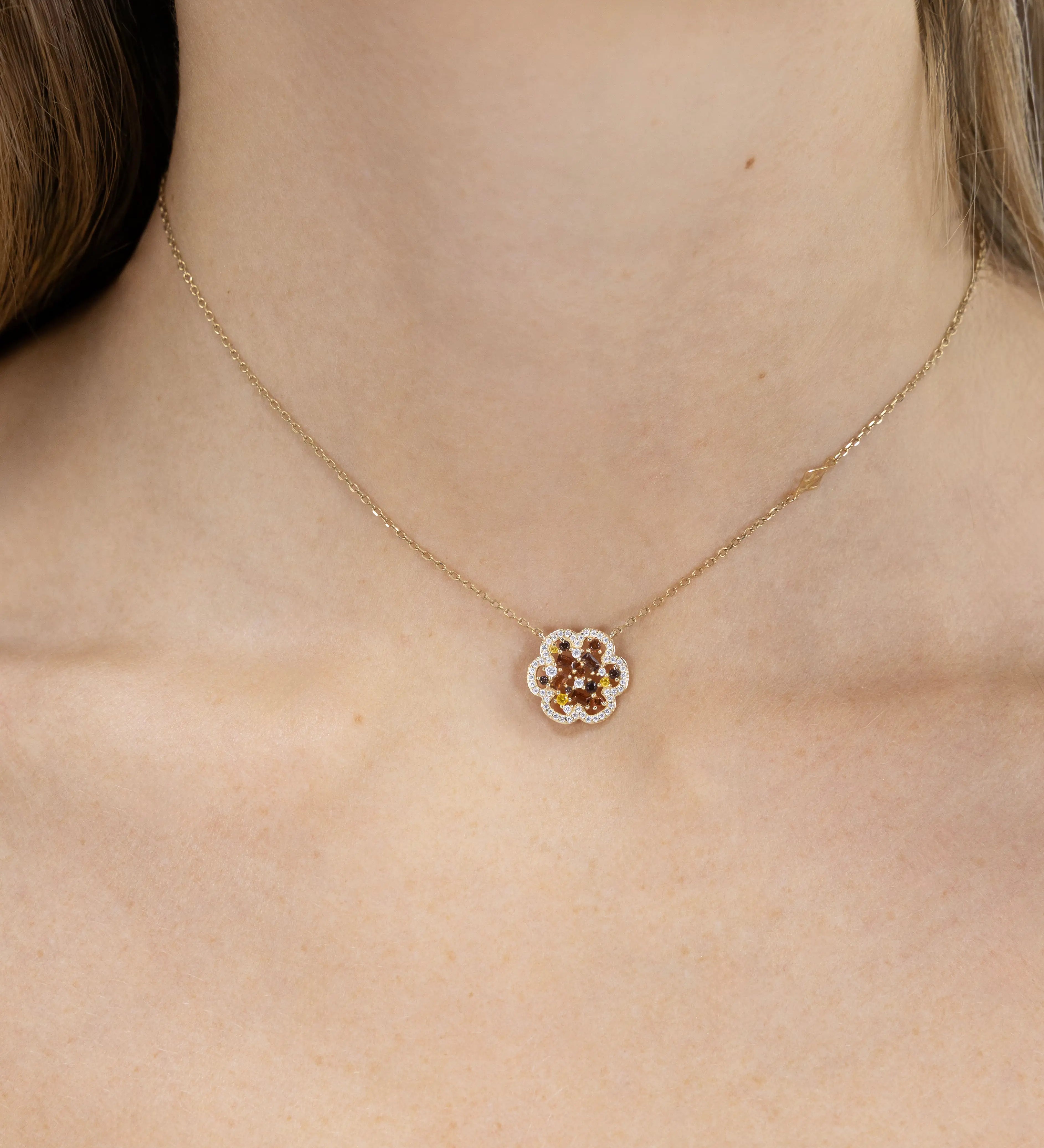 Collier Flora Brune en or jaune 
