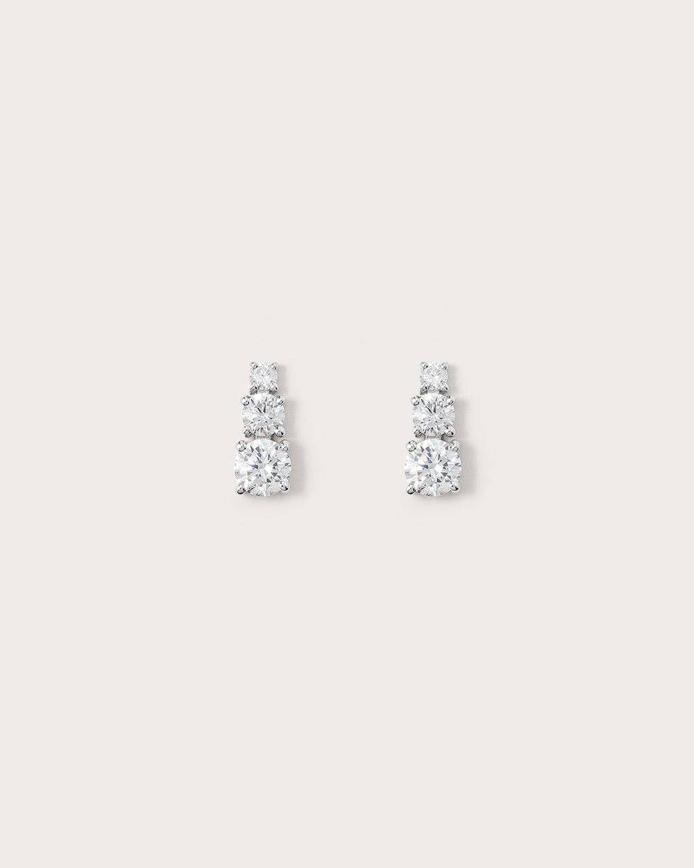 Boucles d'Oreilles Trois en or blanc 