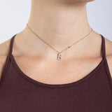 Collier Initiale B porté