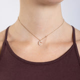 Collier Initiale C porté