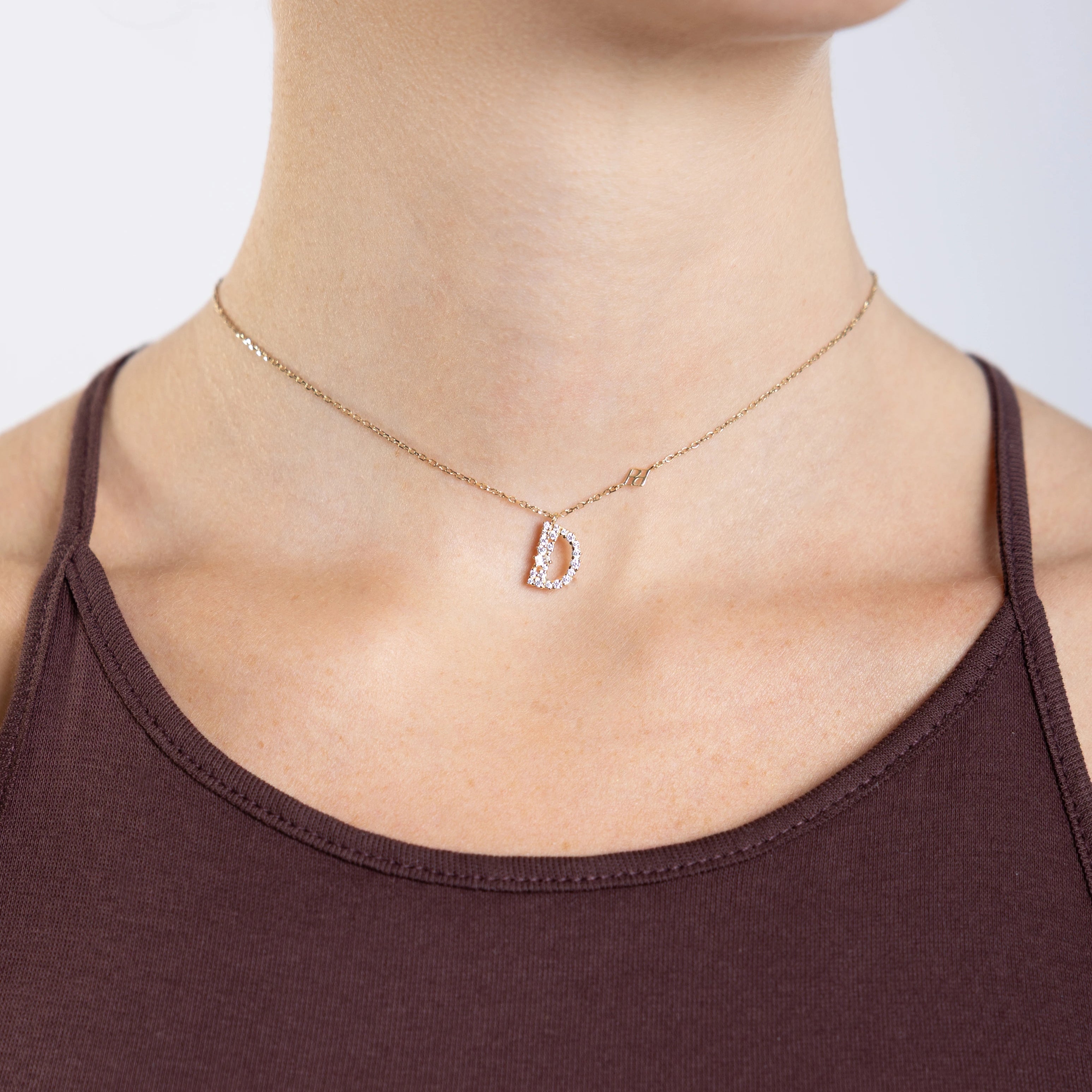 Collier Initiale D porté