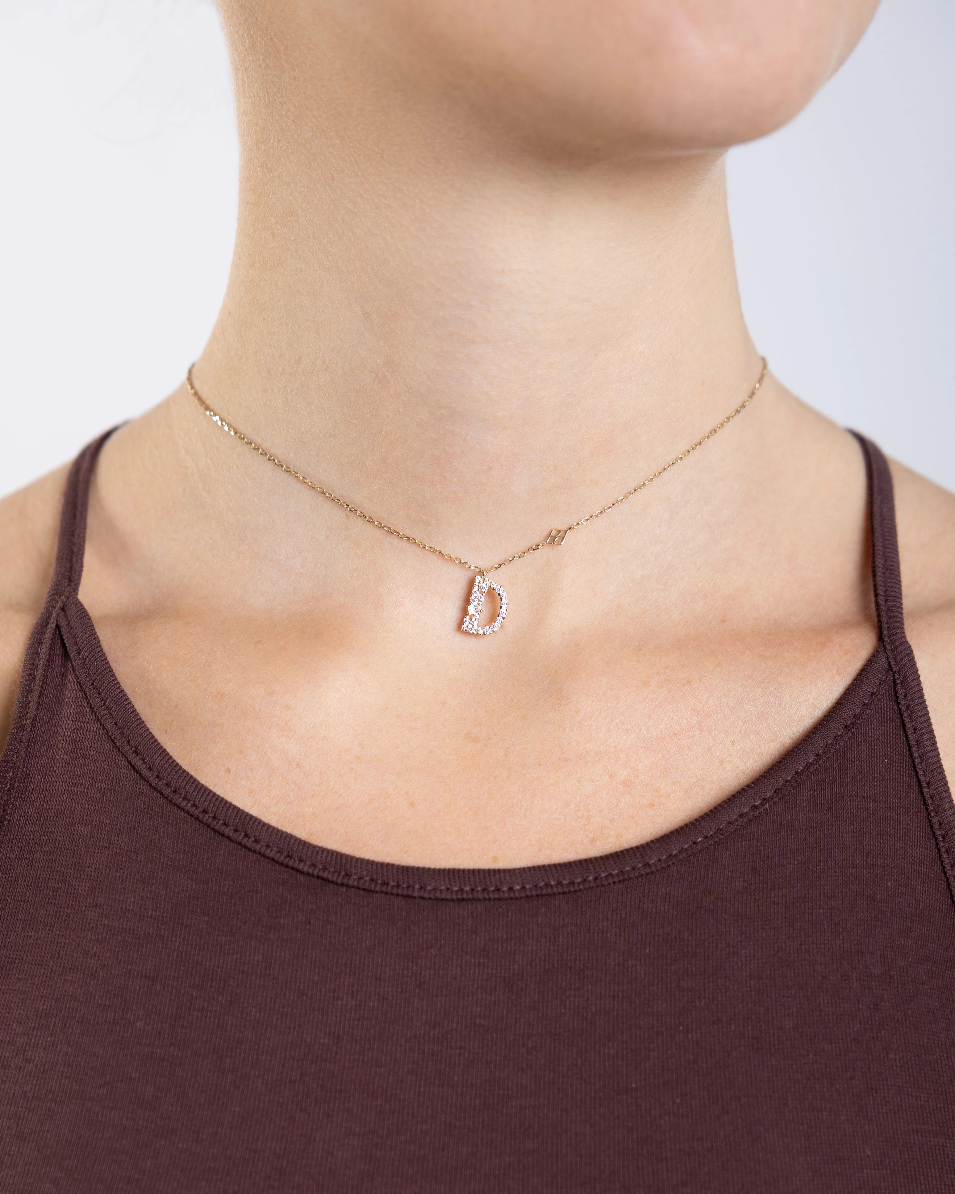Collier Initiale D porté