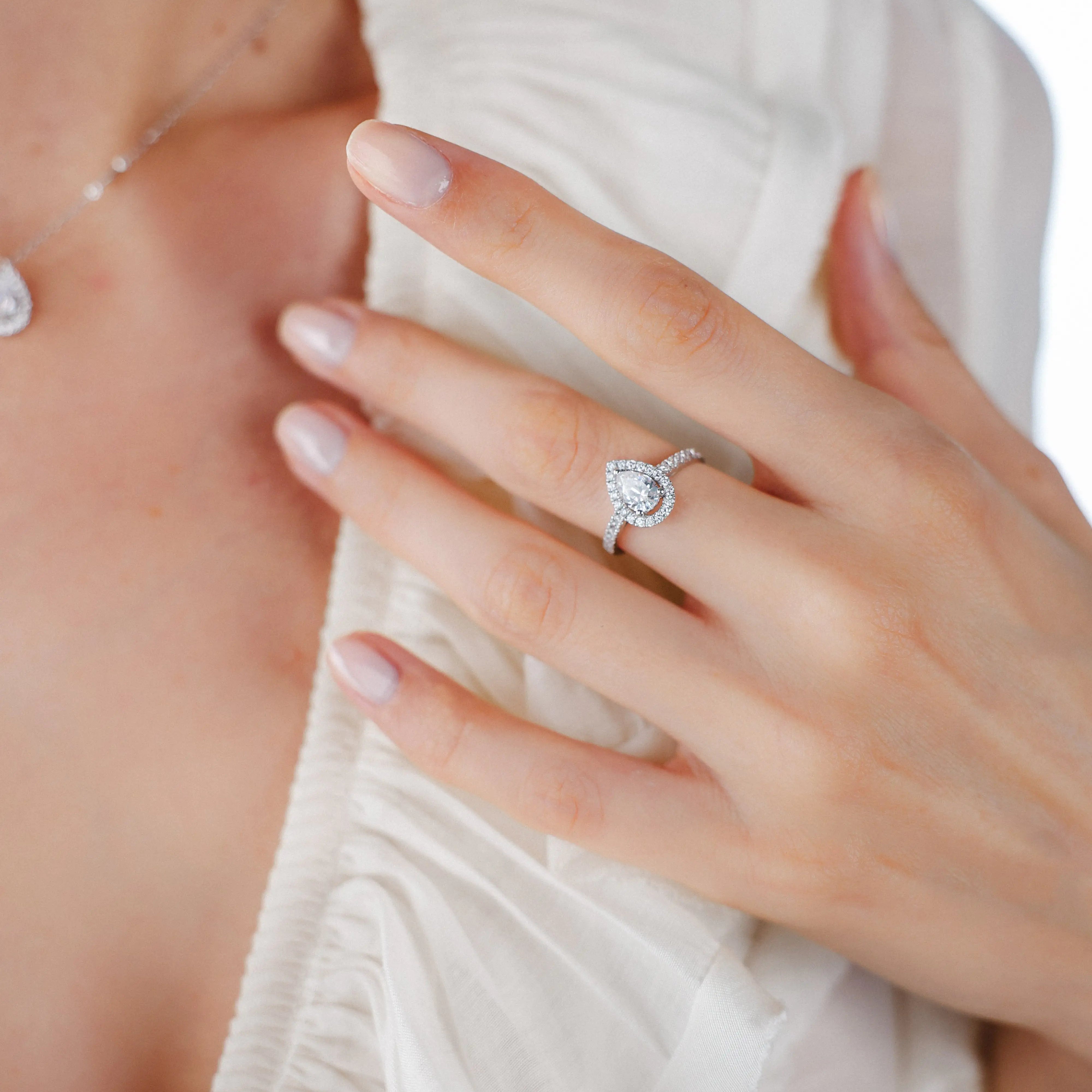 Bague Aura en or blanc et diamant de synthèse
