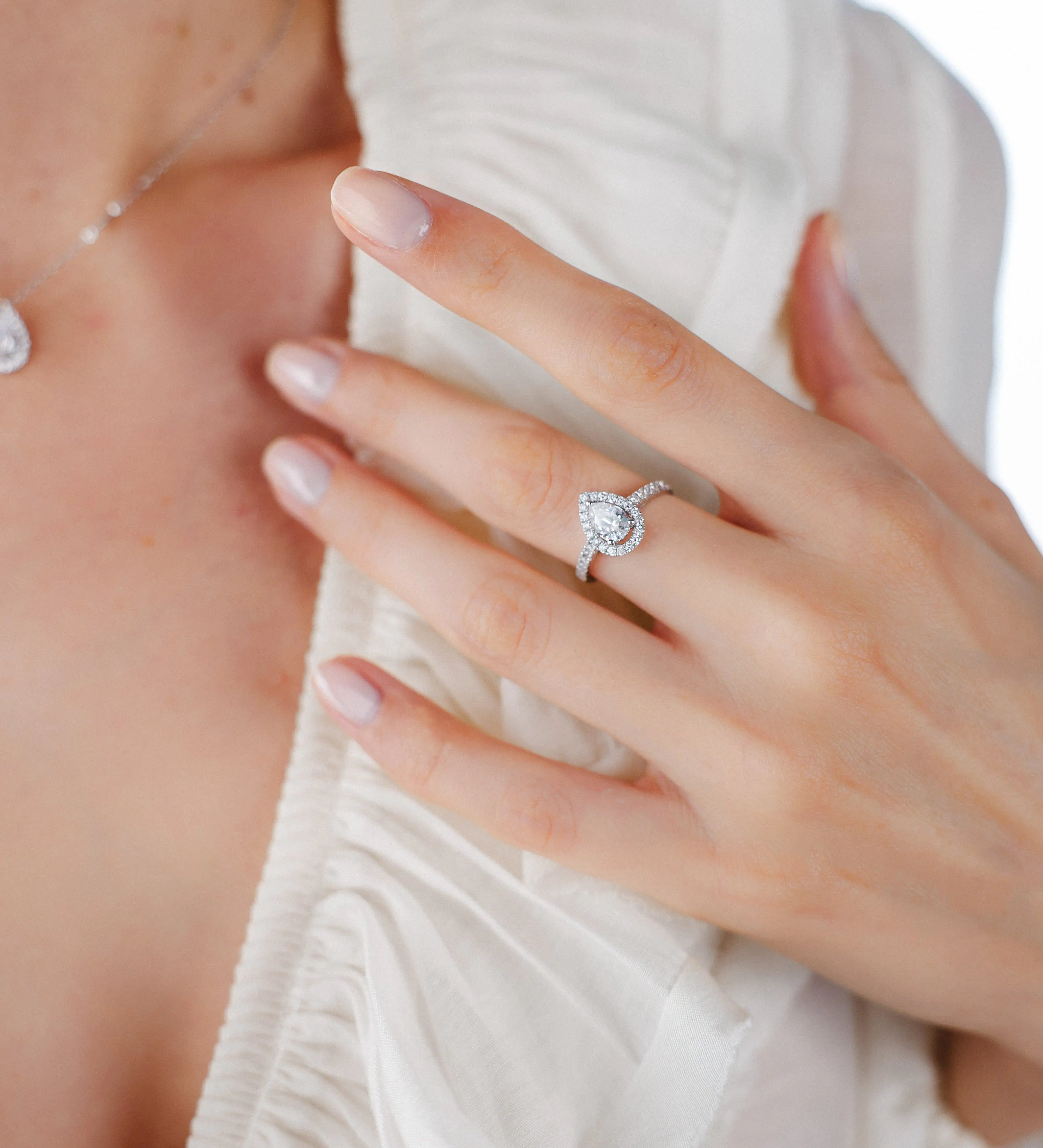 Bague Aura en or blanc et diamant de synthèse