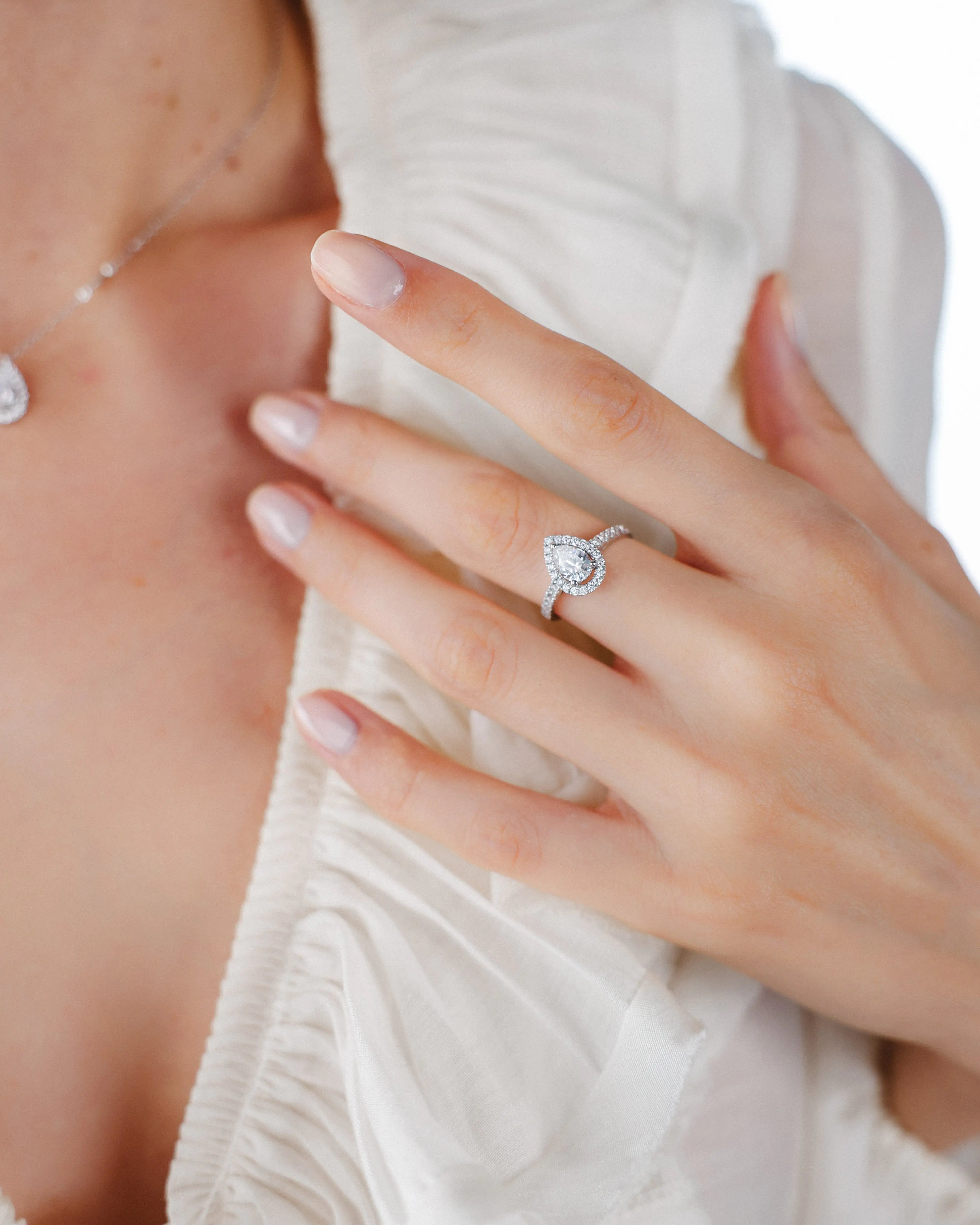 Bague Aura en or blanc et diamant de synthèse