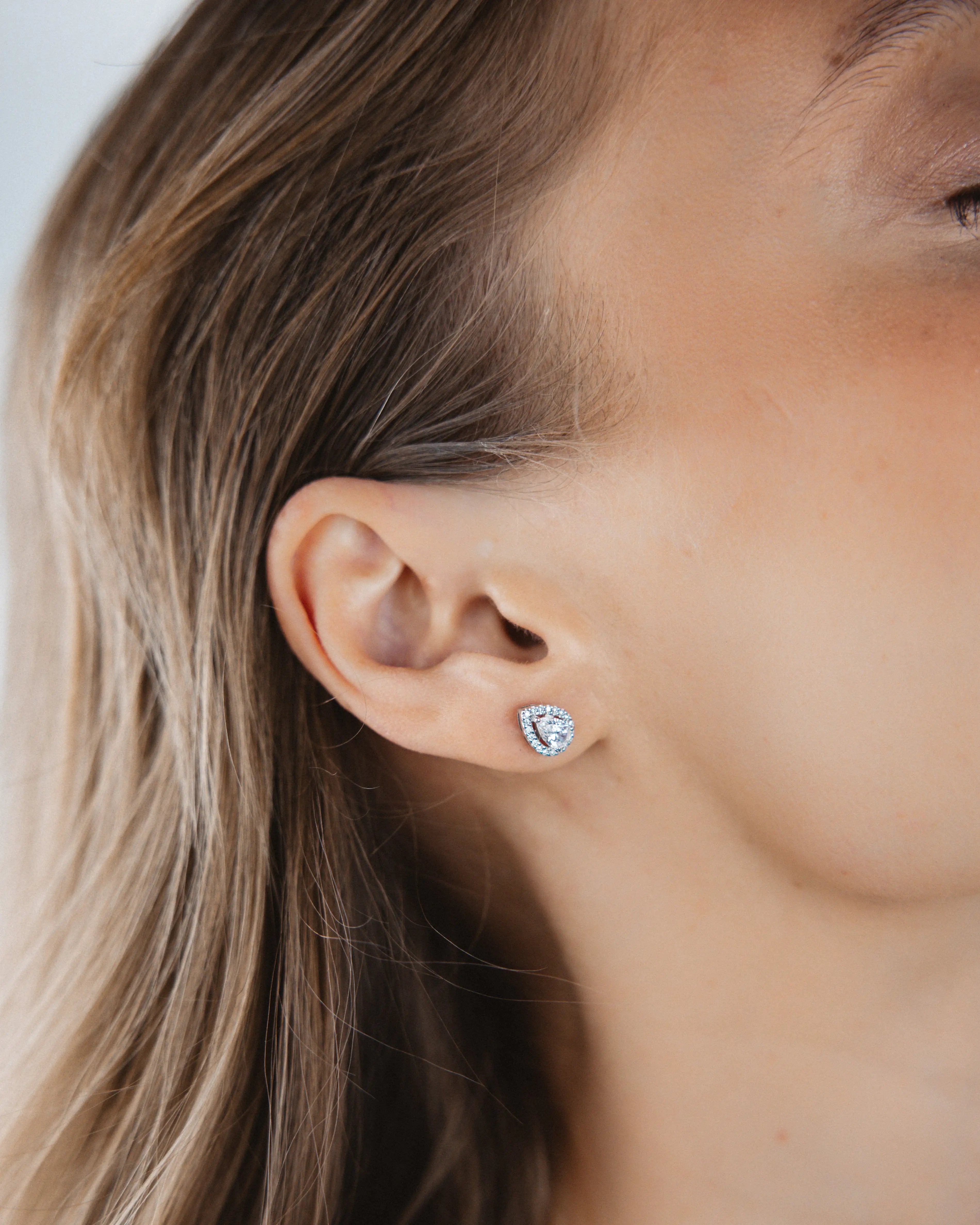 Boucles d'oreilles Aura en or blanc et diamant de synthèse