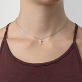 Collier Initiale K porté