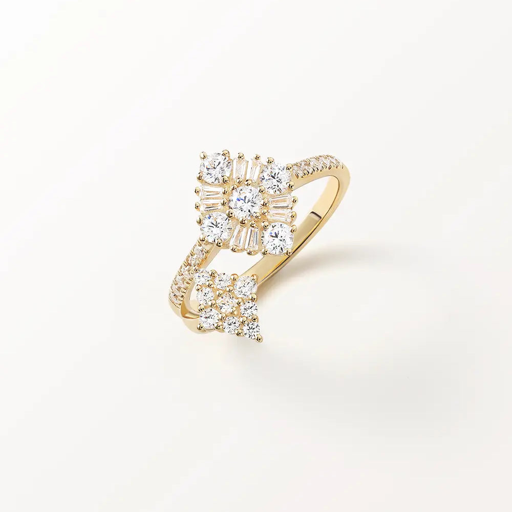 Bague Miroir Duo, détail du losange de pierres rondes et baguettes