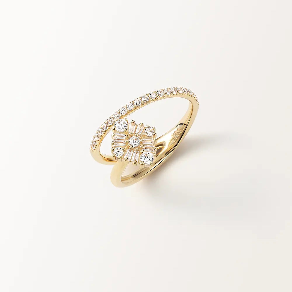 Bague Miroir en or jaune, losange de pierres rondes et baguettes entre deux anneaux, vue de face