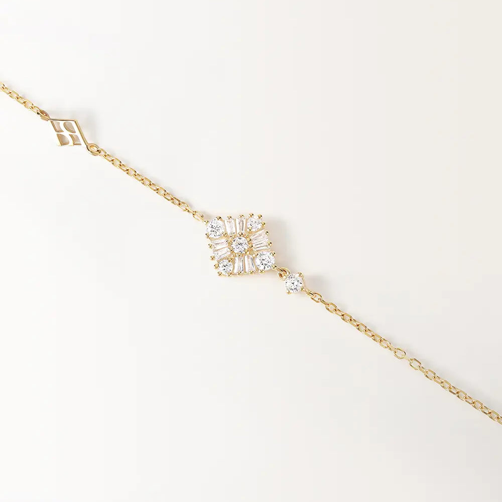 Bracelet Miroir, détail du losange de pierres serties autour d'une pierre centrale