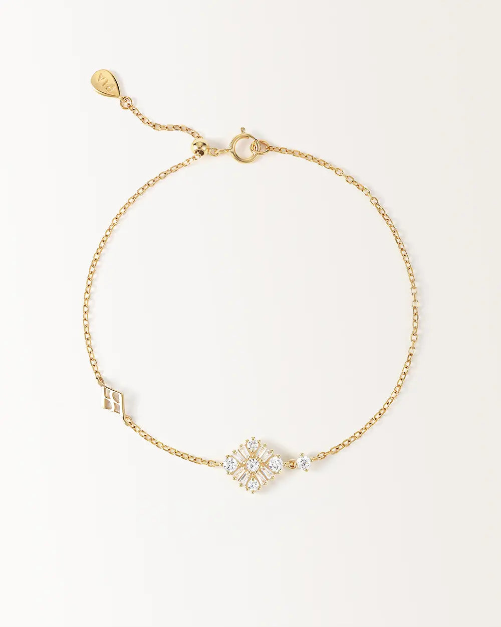 Bracelet Miroir en or jaune, losange de pierres rondes et baguettes sur chaîne ajustable, vue de face