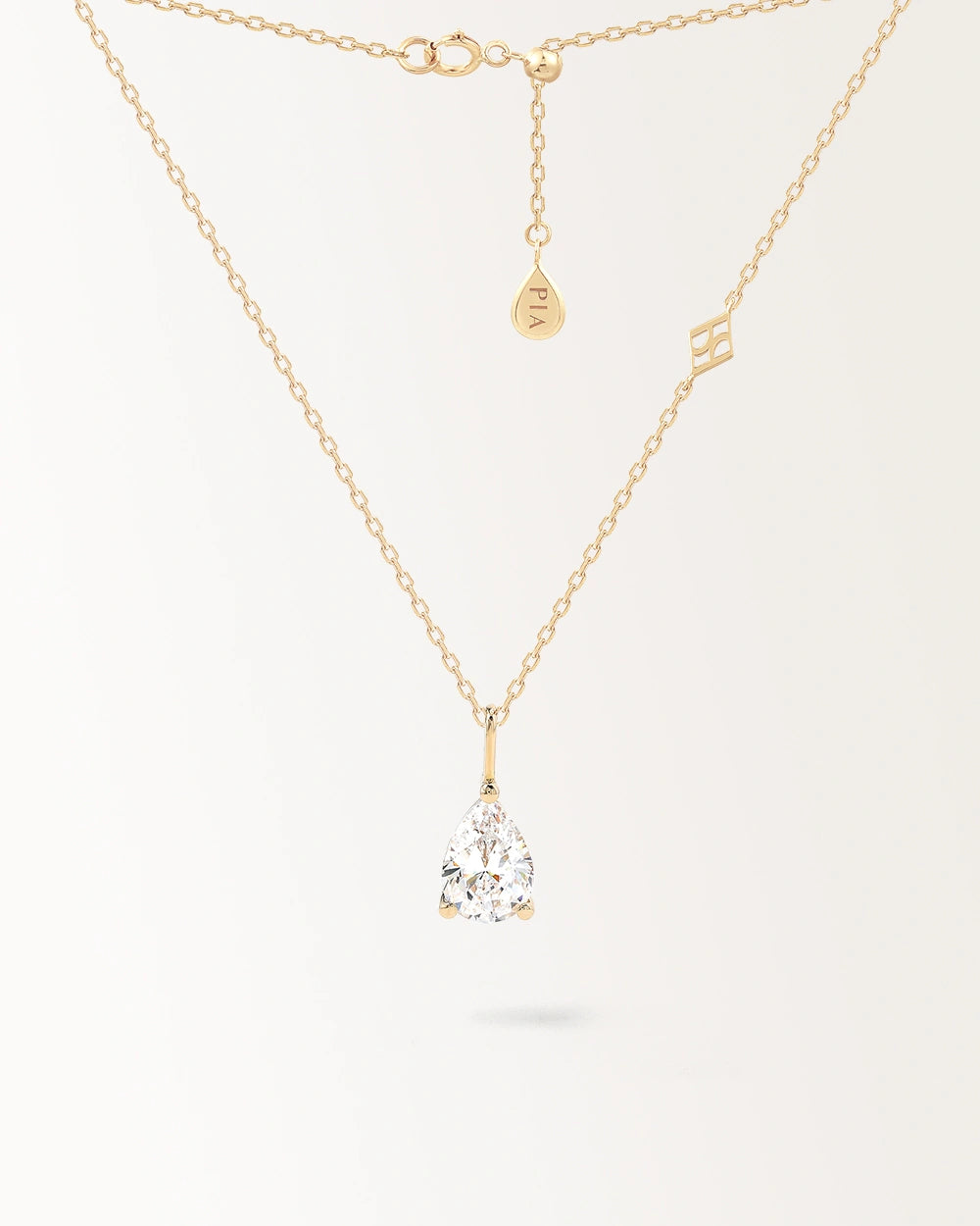 Collier Poire en or jaune, pendentif en forme de poire serti d'une pierre unique, vue de face