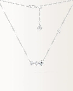 Collier Trois en or blanc, motif à trois oxydes de zirconium
