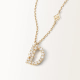 Collier Initiale D en vue zoomée sur la lettre
