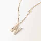 Collier Initiale N en vue zoomée sur la lettre
