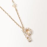 Collier Initiale P en vue zoomée sur la lettre