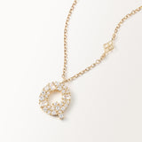 Collier Initiale Q en vue zoomée sur la lettre