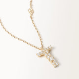 Collier Initiale T en vue zoomée sur la lettre