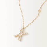 Collier Initiale X en vue zoomée sur la lettre