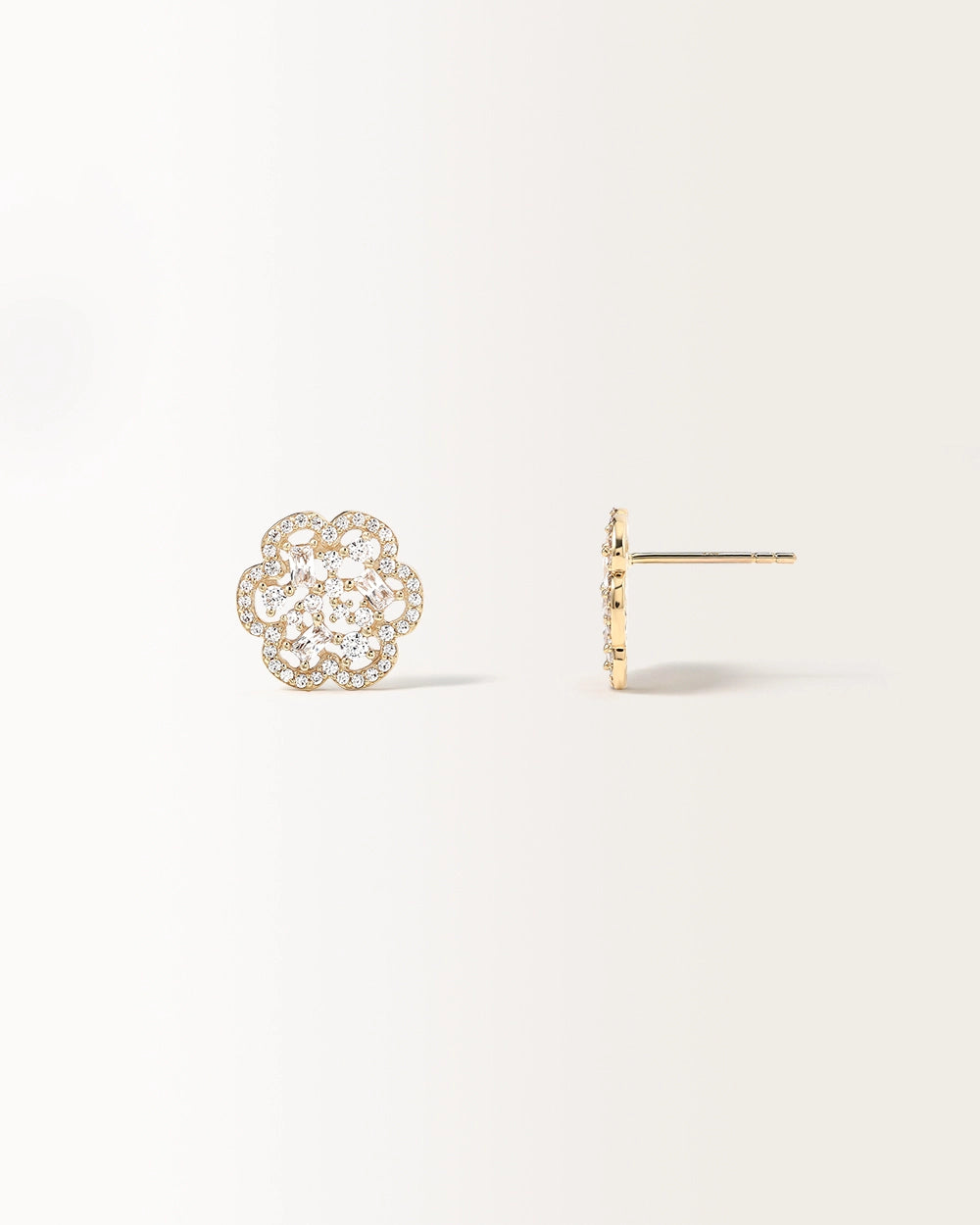 Boucles d'oreilles Flora en or jaune, motif fleur en oxyde de zirconium