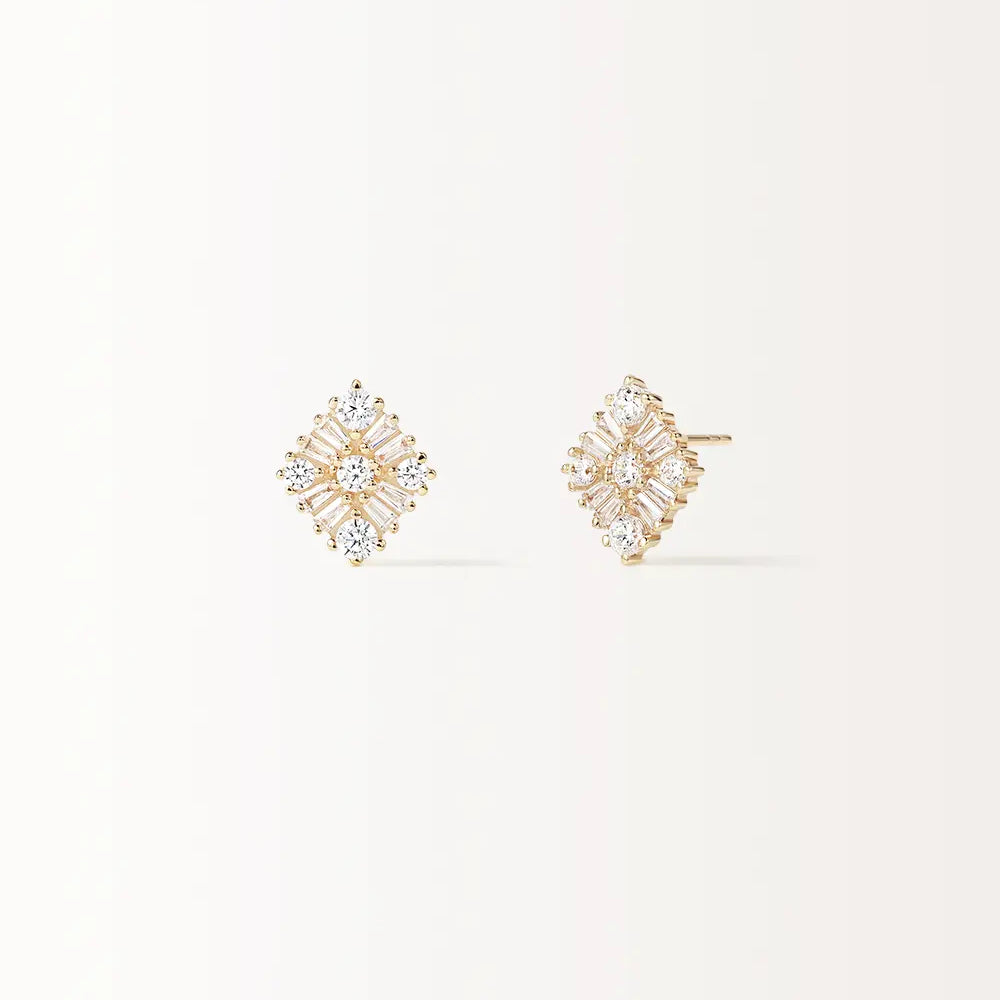 Boucles d'oreilles puces Miroir en or jaune, losange de pierres rondes et baguettes, vue de face