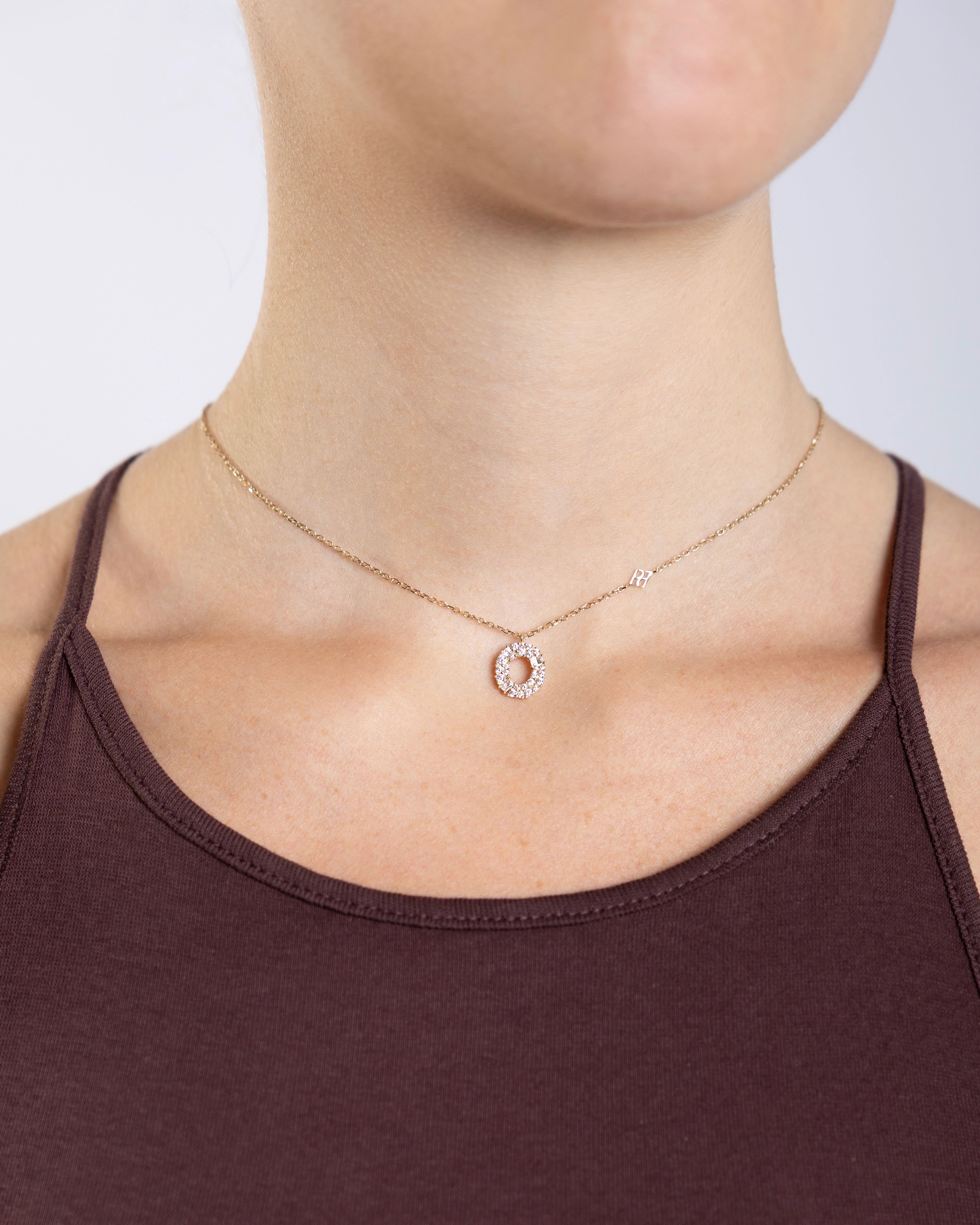 Collier Initiale O porté