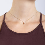 Collier Initiale P porté