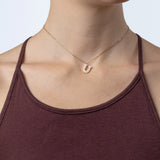 Collier Initiale U porté