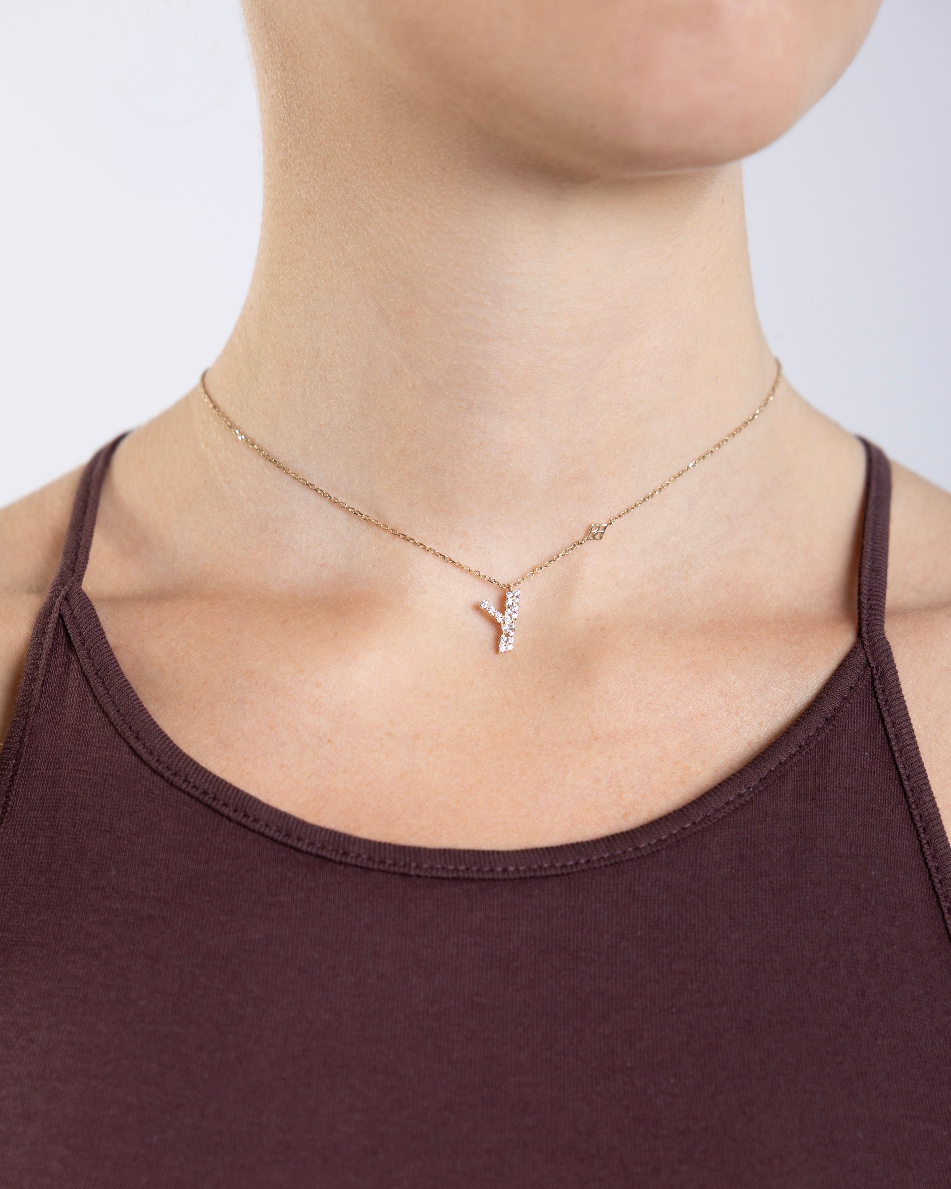 Collier Initiale Y porté